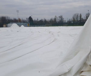 Jagiellonia Białystok. Przy ul. Elewatorskiej powstaje gigantyczny balon