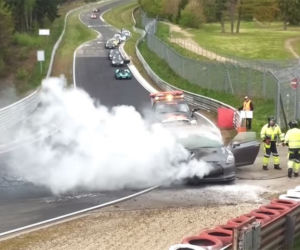 Płonące supersamochody / Nissat GT-R