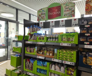 Ozdoby wielkanocne już pojawiły się w sklepach