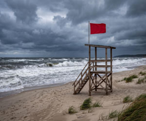 Sinice Ustronie Morskie 18.07. Czy w Ustroniu Morskim można się dzisiaj kąpać? Flaga, warunki pogodowe