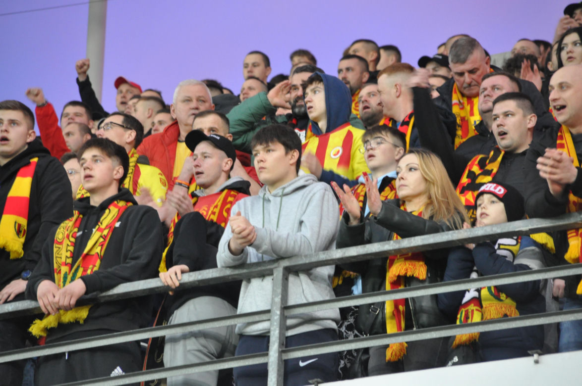Korona Kielce - Legia Warszawa. Zdjęcia kibiców na Suzuki Arenie