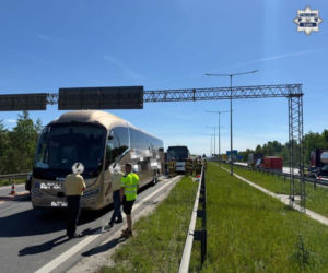 Wielki korek i akcja ratunkowa na A4. W autokarach były głównie dzieci
