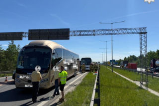 Wielki korek i akcja ratunkowa na A4. W autokarach były głównie dzieci