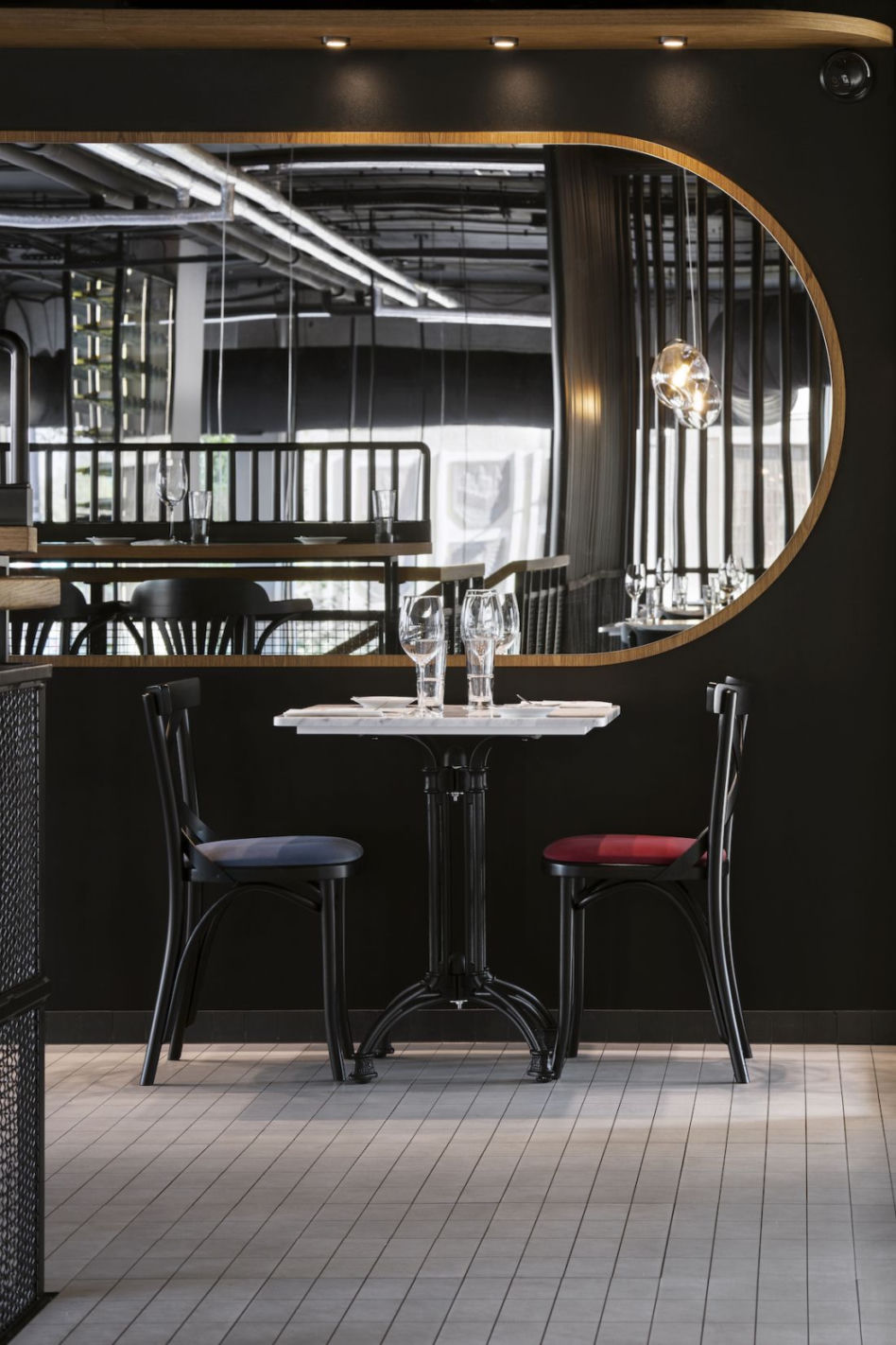 Seafood Station Restaurant & Oyster Bar w Warszawie projektu pracowni Sikora Wnętrza