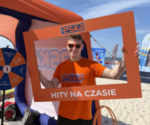 Niebieska i pomarańczowa ekipa rozgrzała plażę w Ustce! Baltic Tour Medicover Sport kontynuuje nadmorską trasę!