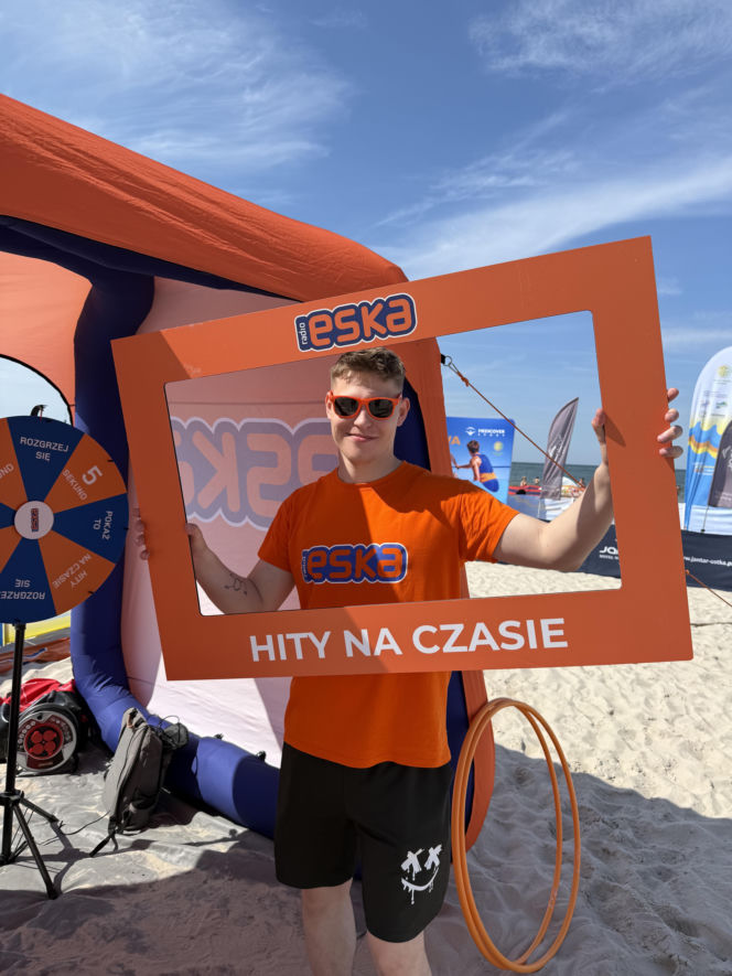 Niebieska i pomarańczowa ekipa rozgrzała plażę w Ustce! Baltic Tour Medicover Sport kontynuuje nadmorską trasę!