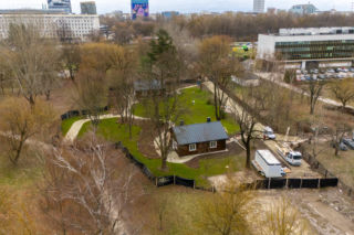 Domki fińskie na Polu Mokotowskim w Warszawie