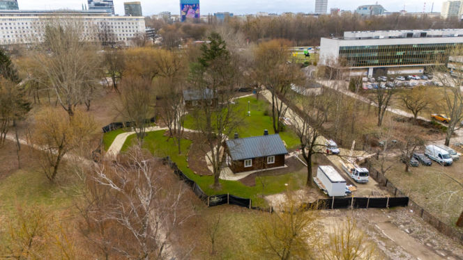 Domki fińskie na Polu Mokotowskim w Warszawie