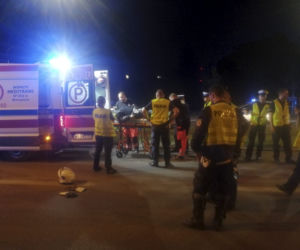 Policjant na noszach. Motocykl w rozsypce. Szokująca nocna akcja mundurowych!