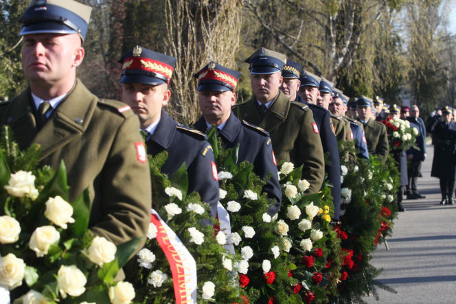Obchody 16. rocznicy katastrofy smoleńskiej. Powązki