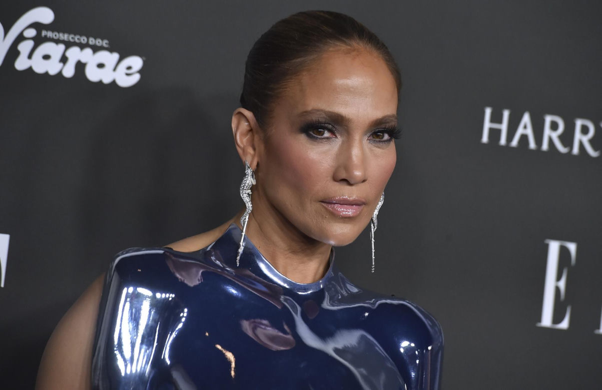 Jennifer Lopez wije się prawie naga! 55-latka coraz gorętsza