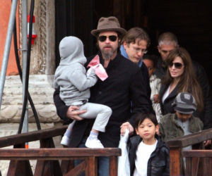 Brad Pitt i Angelina Jolie z dziećmi