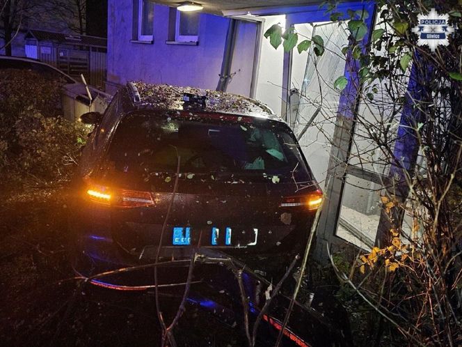Pijany kierowca wjechał w blok i uciekł. Potem rozpętał awanturę