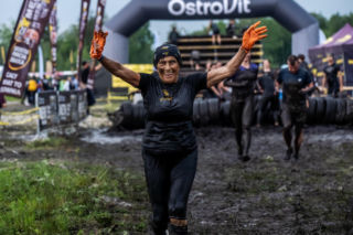 88 lat i czwarty Runmageddon. Seniorka dała wszystkim lekcję charakteru! Ja mam moc!