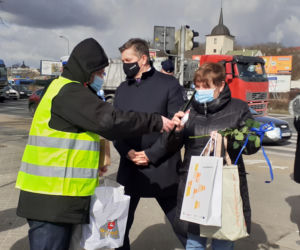 Kobiety dostawały róże zamiast mandatów