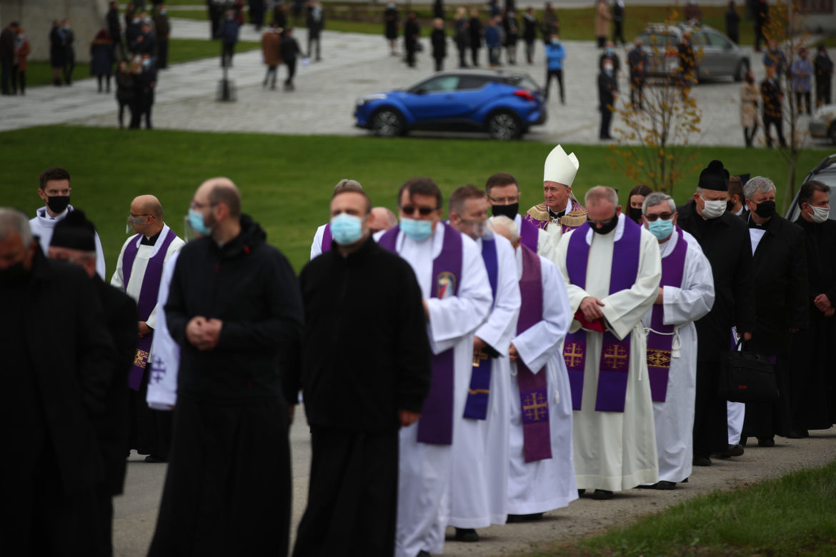 Męcina pożegnała swojego proboszcza Antoniego Pisia, który zmarł na koronowirusa