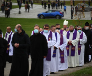 Męcina pożegnała swojego proboszcza Antoniego Pisia, który zmarł na koronowirusa