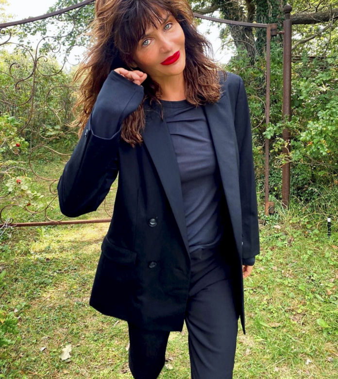 Helena rozgrzewa półnagim ciałem nawet posągi! Sławna modelka ma 54 lata 