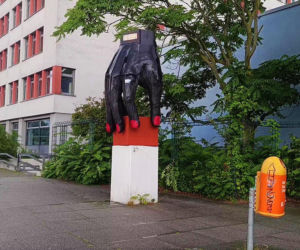 Gigantyczny zegarek na rękę w Hansaviertel