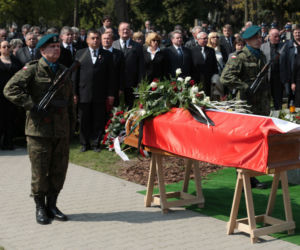 Posłowie i senatorowie, którzy zginęli pod Smoleńskiem