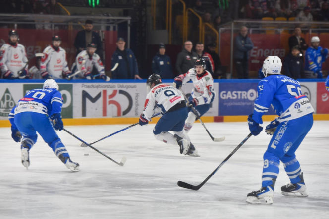 KH Energa Toruń - Unia Oświęcim 2:1! Zdjęcia kibiców i zawodników obu drużyn