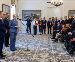 Marta Nawrocka w garniturach