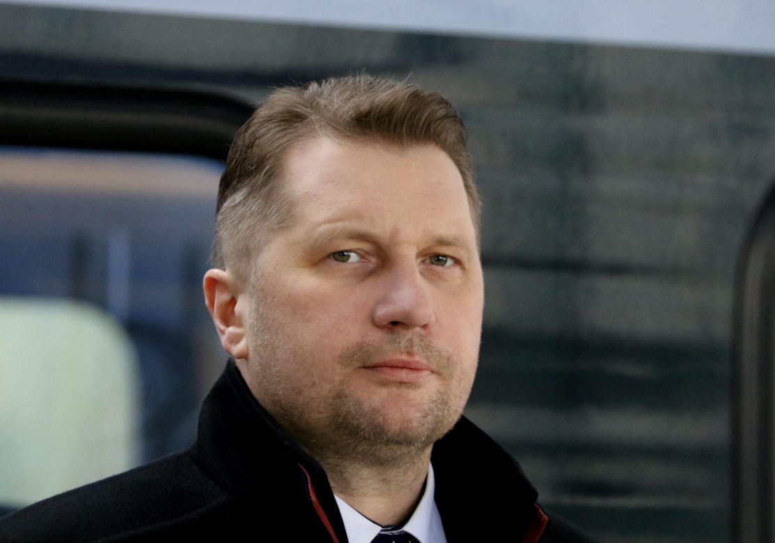 Przemysław Czarnek był królem parkietu we włoskim hotelu. Tam poznał piękną małżonkę [ZDJĘCIA]