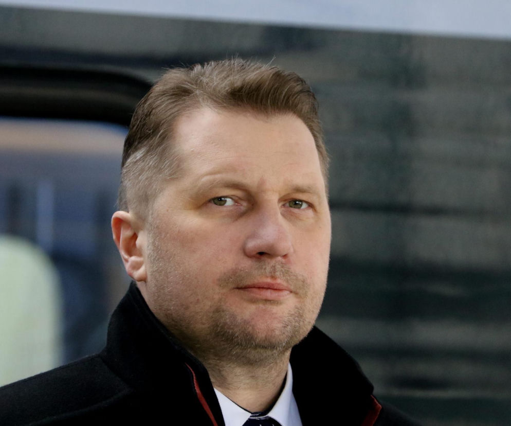 Przemysław Czarnek był królem parkietu we włoskim hotelu. Tam poznał piękną małżonkę [ZDJĘCIA]