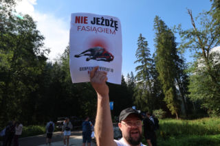 Znów awantura o konie nad Morskim Okiem. Zwierzęta dręczone czy nie?