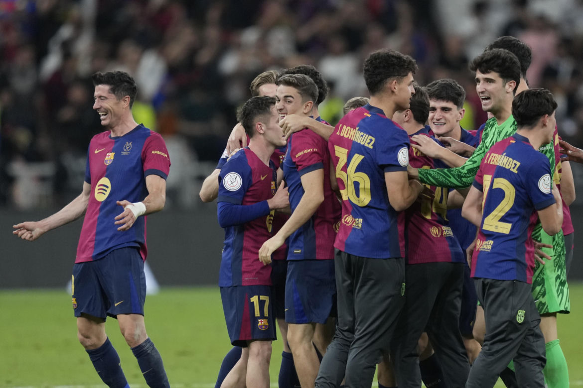 Tak Barcelona cieszy się z Superpucharu Hiszpanii