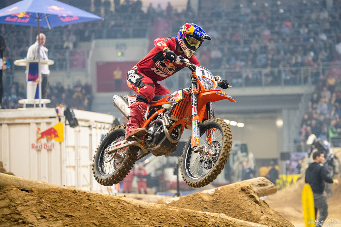 SuperEnduro w Krakowie! Duże prędkości, terenowe motocykle i skoki w powietrzu!