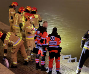 Unoszące się na wodzie ciało