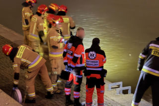 Unoszące się na wodzie ciało