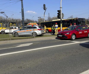 4 osoby ranne po zderzeniu autobusu z tramwajem na rondzie Waszyngtona w Warszawie