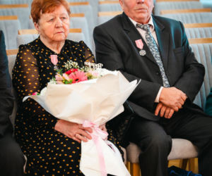 Złoty Gody par małżeńskich w Siedlcach - wręczenie pamiątkowych medali