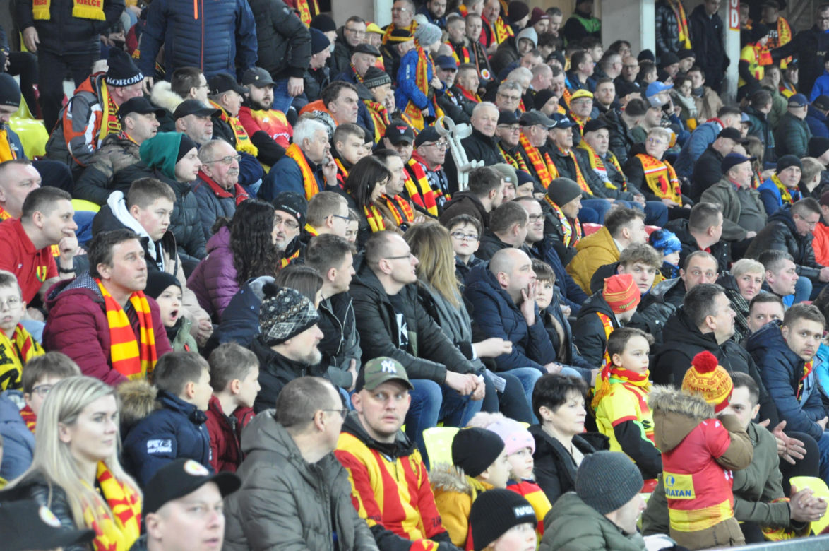 Korona Kielce - Legia Warszawa. Zdjęcia kibiców na Suzuki Arenie