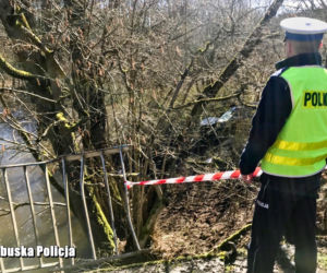 Ford Mondeo wpadł do rzeki Drawa, cztery młode osoby nie żyją