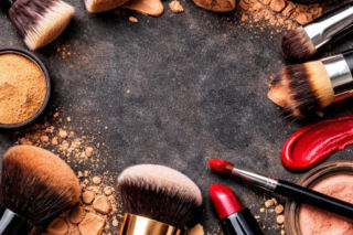 Sekret perfekcyjnego makijażu tkwi w pędzlach. Sprawdź, których potrzebujesz