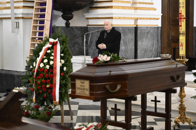 Jarosław Kaczyński na pogrzebie pierwszego naczelnego "Gazety Polskiej"