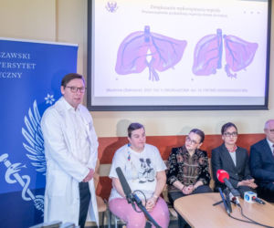 Lekarze WUM usunęli guza z wątroby poza ciałem. Pierwsza taka operacja w Polsce