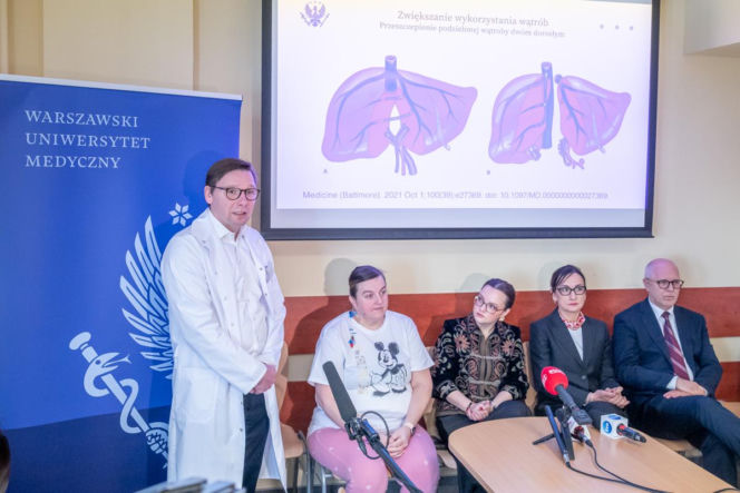 Lekarze WUM usunęli guza z wątroby poza ciałem. Pierwsza taka operacja w Polsce