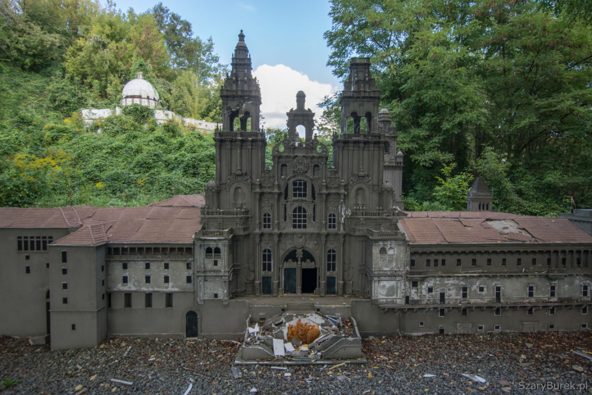 Park Miniatur Sakralnych w Częstochowie zrujnowany