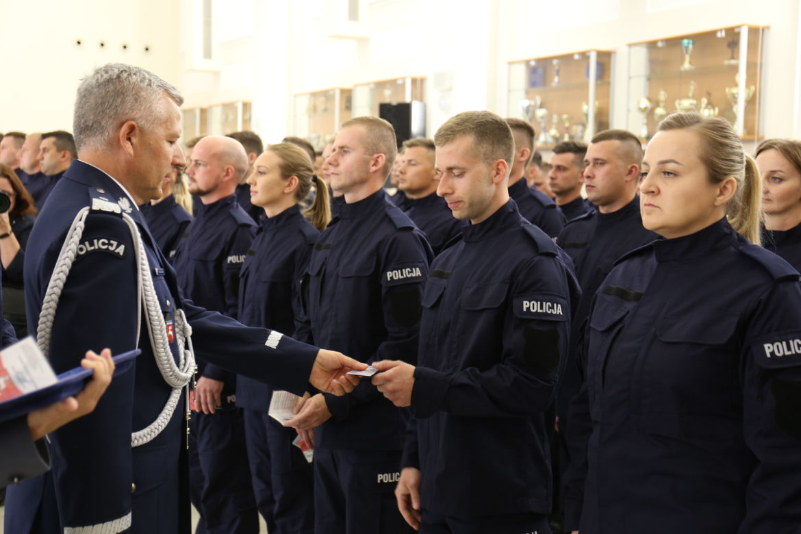 Lublin: Nowi policjanci złożyli ślubowanie. Nowi funkcjonariusze w Lubelskiem [ZDJĘCIA]