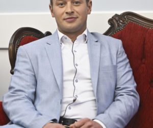 Rolnik Krzysztof, który szukał żony w telewizji, sam sobie znalazł narzeczoną! Po raz pierwszy ją pokazał