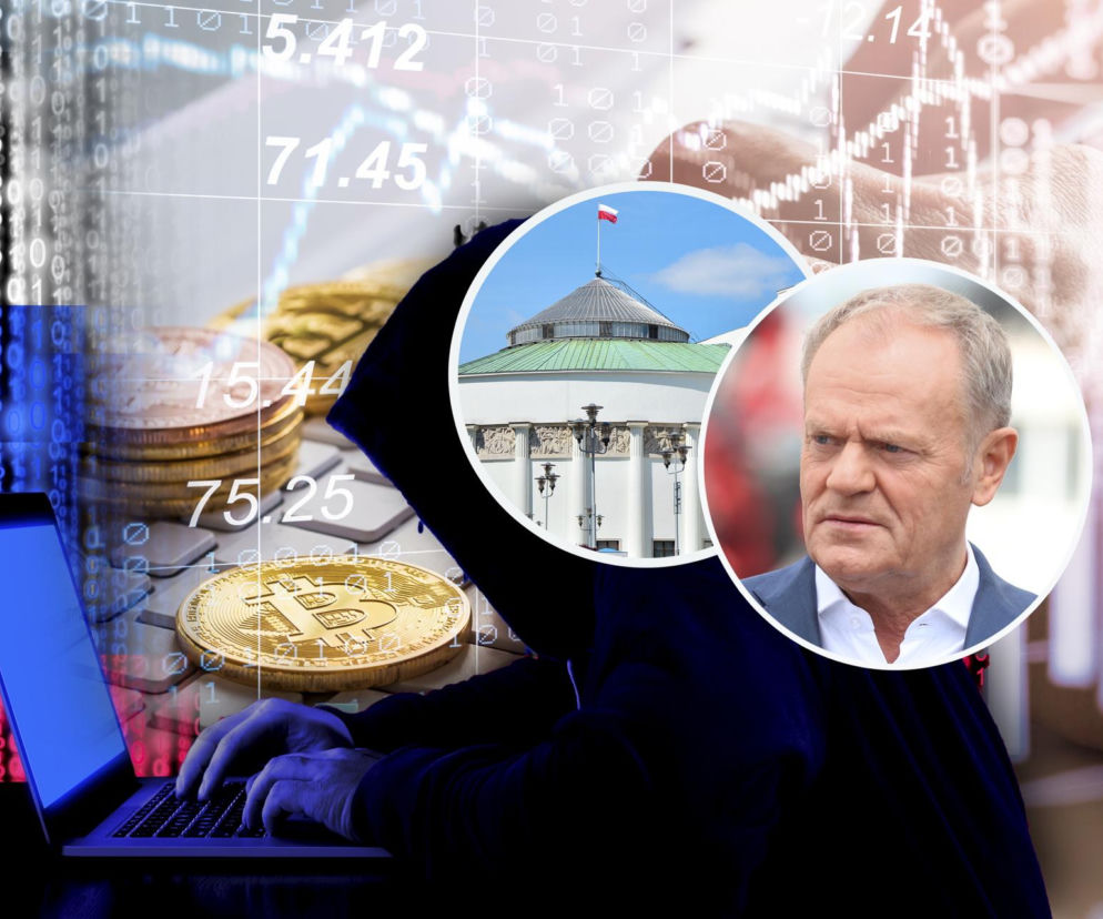 Człowiek w bluzie z kapturem korzysta z laptopa, obok złote monety kryptowalut. Tło z kodem binarnym i flagą Rosji, a na pierwszym planie polski Sejm i premier Donald Tusk. Temat kryptowalut i ruskiej agentury szerzej na Super Biznes.