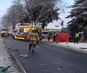 Tragiczny wypadek pod Chodzieżą. Nie żyje 43-letnia kobieta, dwoje dzieci w szpitalu!