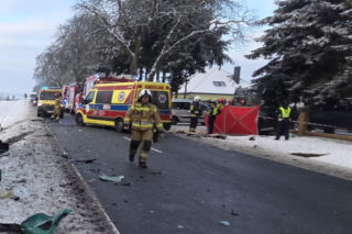 Tragiczny wypadek pod Chodzieżą. Nie żyje 43-letnia kobieta, dwoje dzieci w szpitalu!
