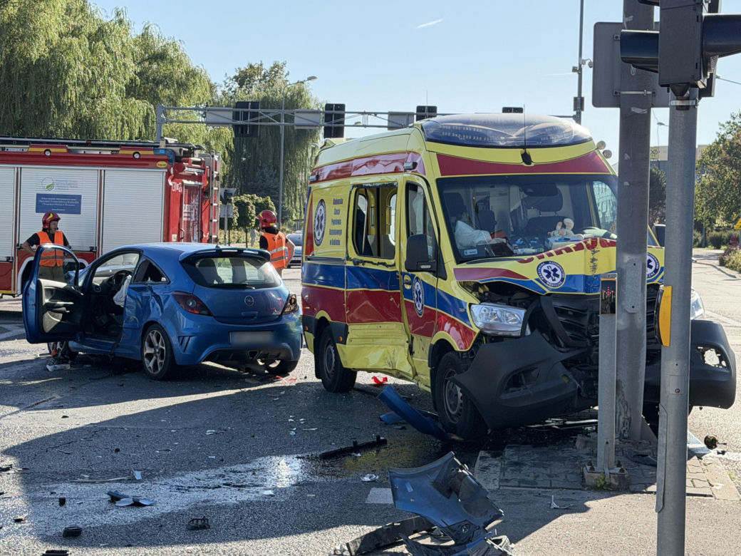 Radom. Wypadek karetki