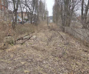 Wielka wyrwa w torach na Babiej Wsi. To już 8. rocznica likwidacji tramwajów w tym miejscu