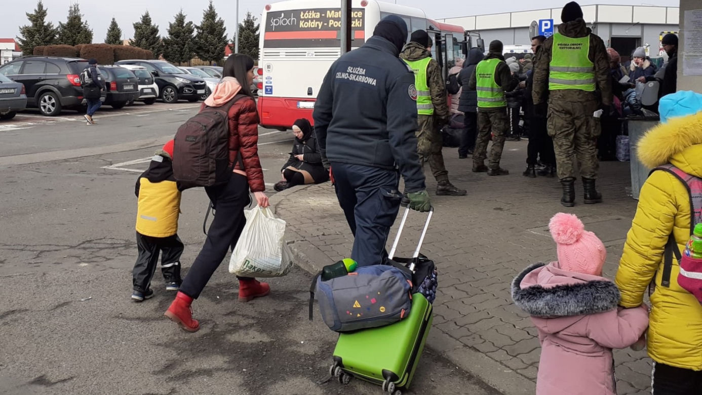 Podkarpacka KAS pomaga uchodźcom z Ukrainy. Służbowo i poza służbą [ZDJĘCIA]